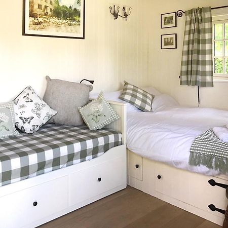Beautiful Shepherd'S Hut - Lois Weedon เวสตัน ภายนอก รูปภาพ