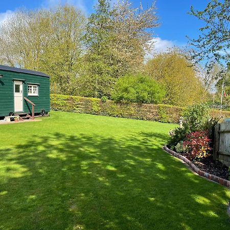 Beautiful Shepherd'S Hut - Lois Weedon เวสตัน ภายนอก รูปภาพ