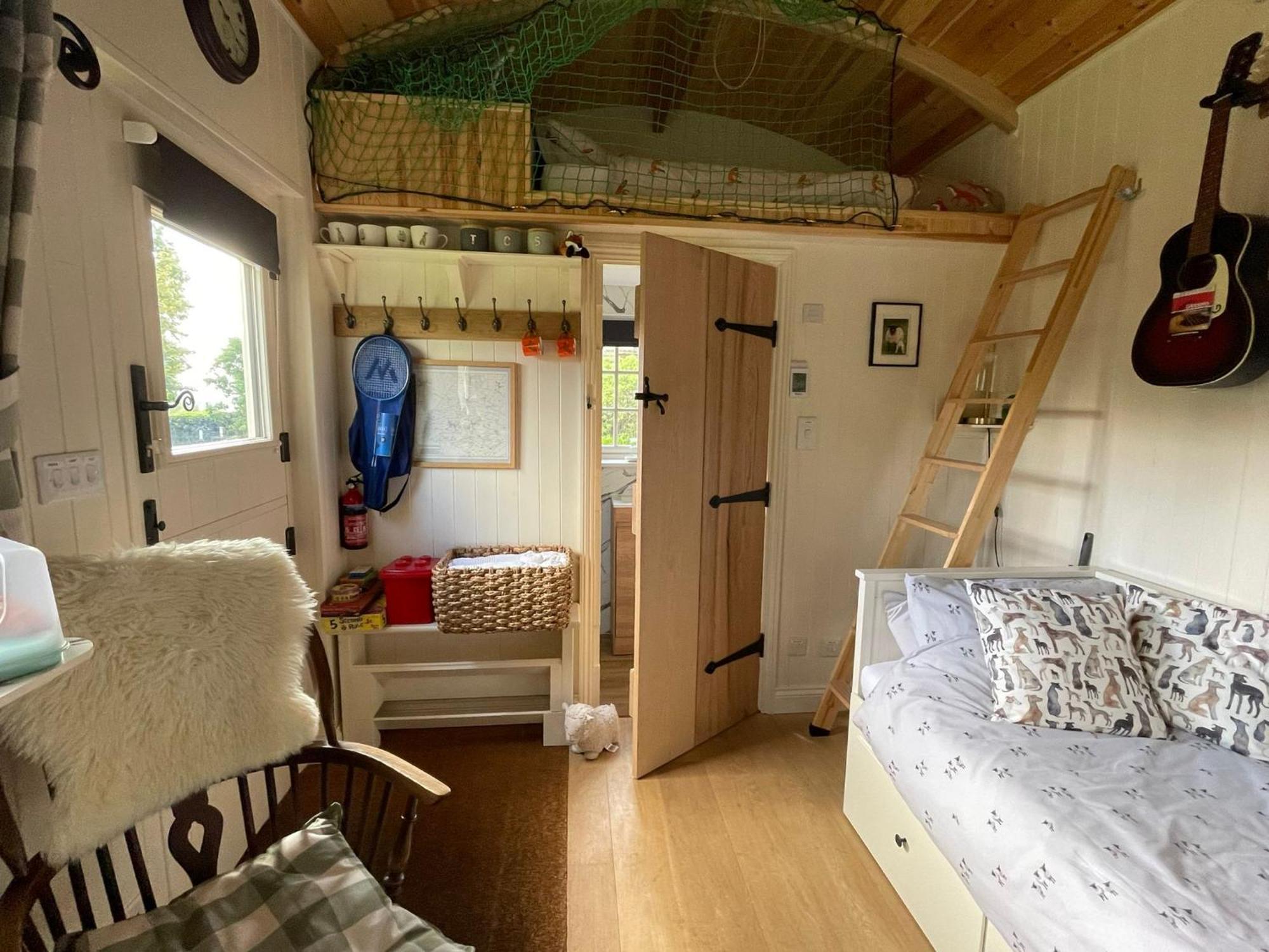 Beautiful Shepherd'S Hut - Lois Weedon เวสตัน ภายนอก รูปภาพ